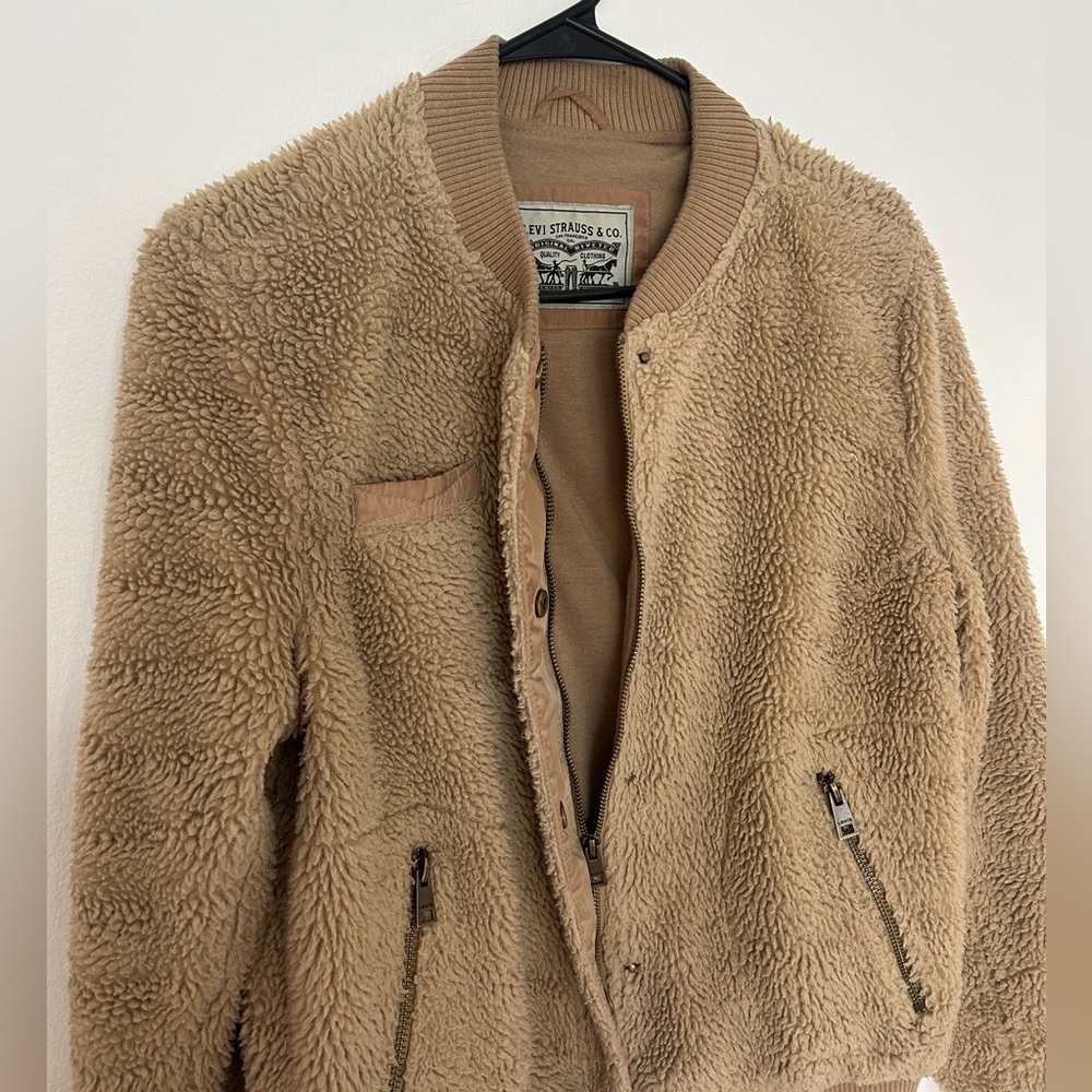 Levi’s Teddy Cozy Jacket - Picture 2 of 6